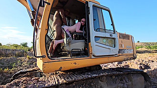 Irresponsible Operator Abandons Work to Engage in Transactions Inside a Machine During Working Hours