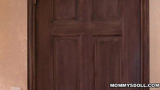 Stepmom And Stepdaughters Hot Bathroom Scene - Hazel Moore And Jessica Ryan