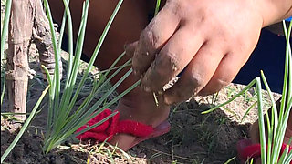Hot stepmom went to the garden in a dress without panties and neighbor filmed