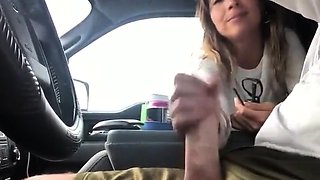 Hot American Girl Gives a Blowjob in the Car