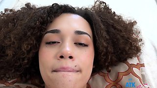 Amateur Willow Ryder dresses up as nurse sucks patients