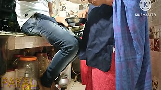 Moti Aunty Ghar Ko Bula Kar Chudai Kiya Kitchen Me