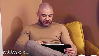 Mom XXX featuring sugar baby's face sitting trailer