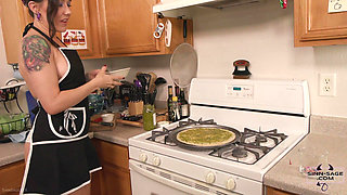 Office Pizza Party Giantess Featuring Sinn Sage