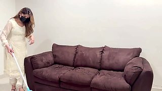 I Fucked My Best Friend\u2019s Mother while She Stuck On The Bed